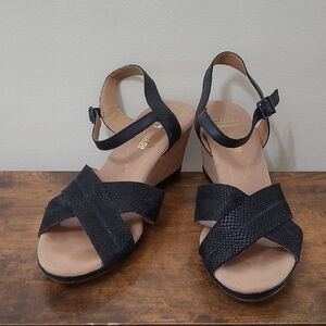 Clarks Black Textured Wedge Sandals size 10.